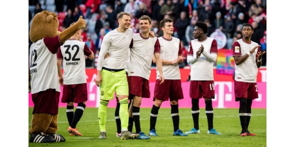 La maglia speciale dell'FC Bayern München celebra 120 anni di storia